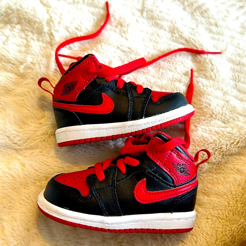 Jordan 1 Mid-Black/Fire Red-White-Toddler size 4